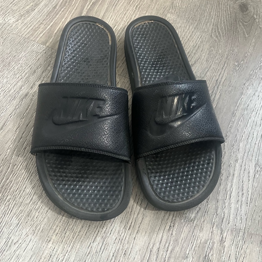 Nike Black Sandals Flip-Flops with Textured Footbed